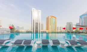 Downtown 2 Bedroom, Walking Distance to Dubai Mall, Pool & Gym